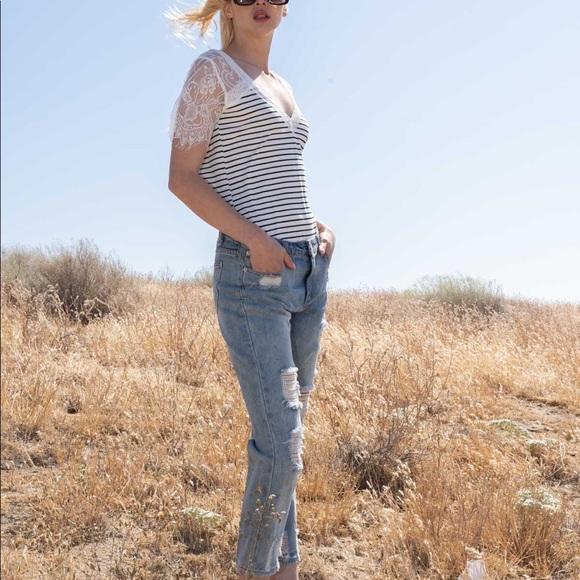 Lace Scallop Raglan Sleeve - Picture 6 of 7